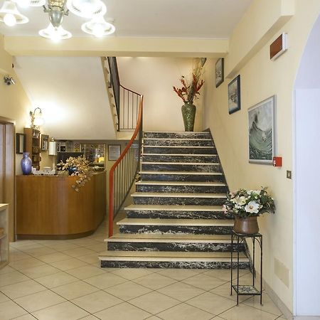 Hotel Fior Di Loto - Rimini Exteriér fotografie